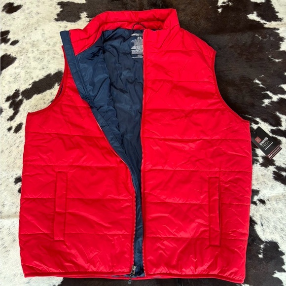 Swiss Tech Men's Bright Red Puffer Vest - Picture 2 of 4